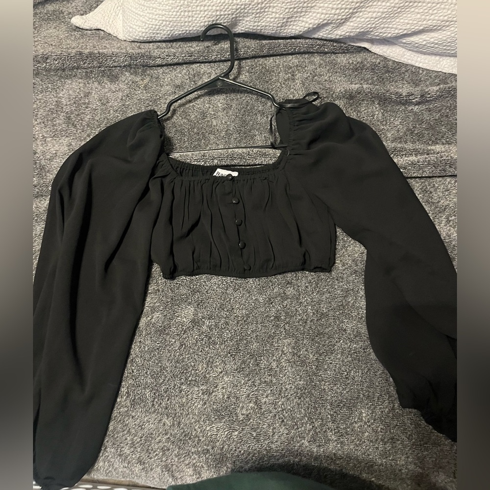 Cropped long sleeve top